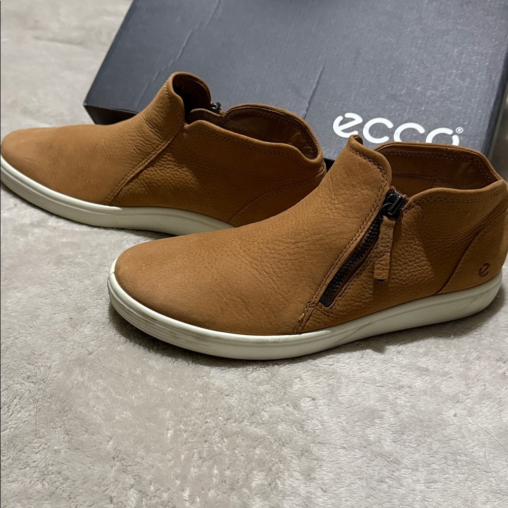 Ecco Tan Ankle Boots